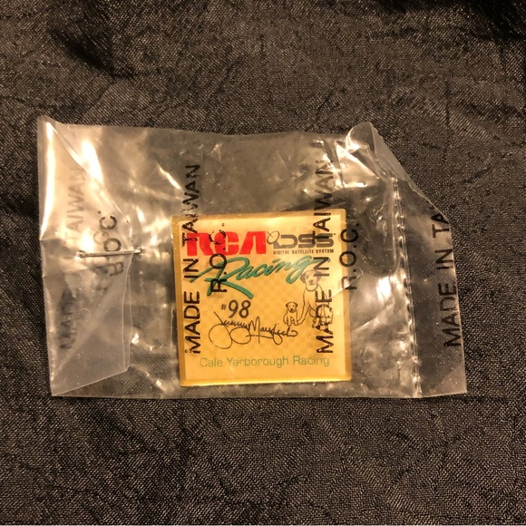 Vintage 1995 RCA Cale Yarborough Racing Jeremy Mayfield #98 NASCAR Pinback Pin - Picture 2 of 7